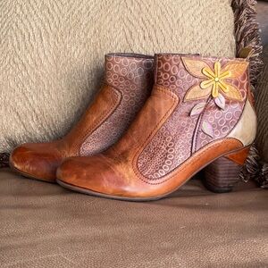 L'ATISTE Handmade Hand-painted, Ankle Boots with Zippers & custom Floral Design